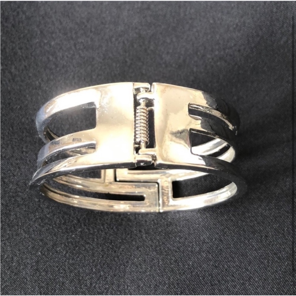 Chic Bracelet - Picture 2 of 2